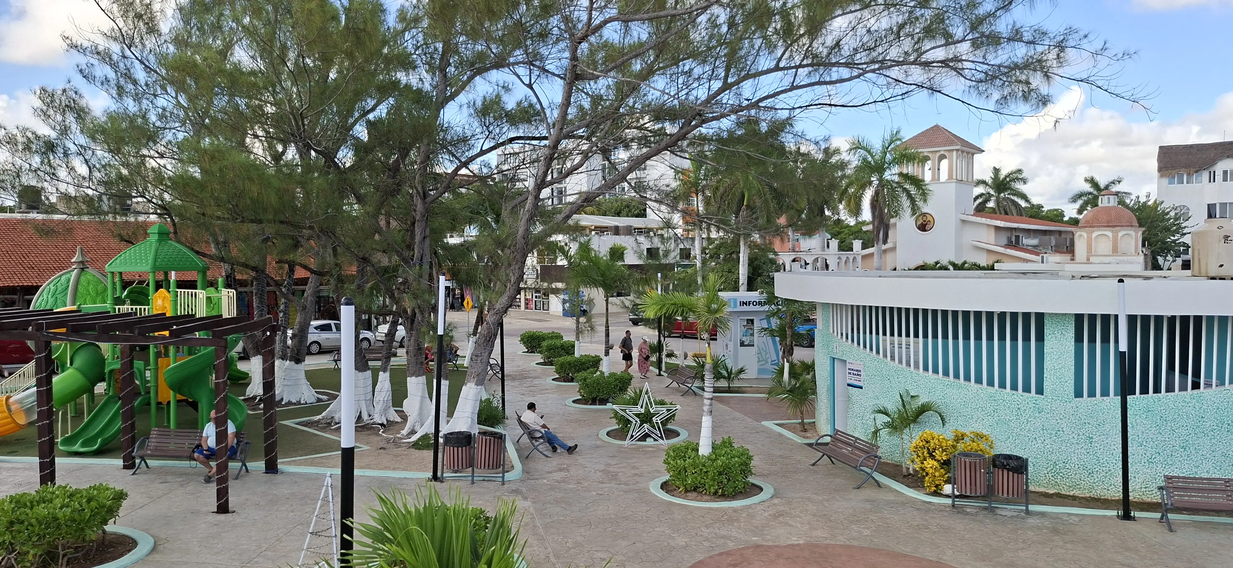 Puerto Morelos town plaza
